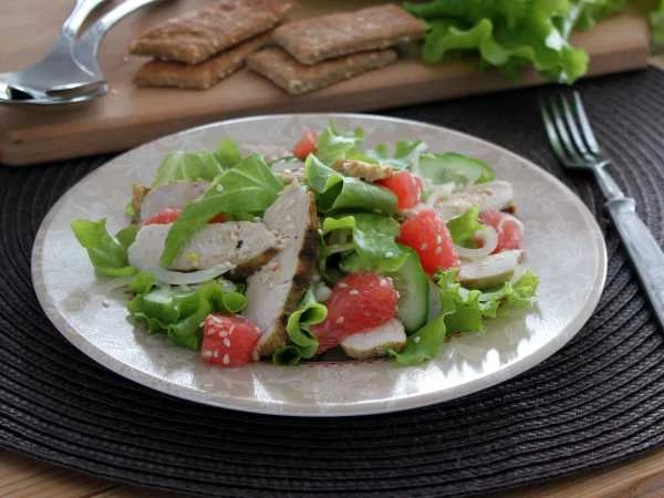 Салат с куриной грудкой, огурцом и грейпфрутом😍