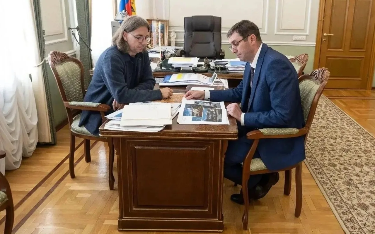 🤝Мэр Воронежа Сергей Петрин встретился с фотографом Андреем Парфеновым, чтобы поздрави...