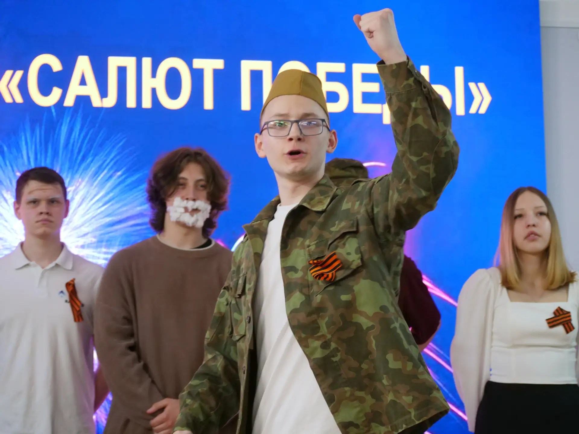 Сегодня прошел первый день традиционного фестиваля-конкурса "Салют Победы".  Перед зрителями предста