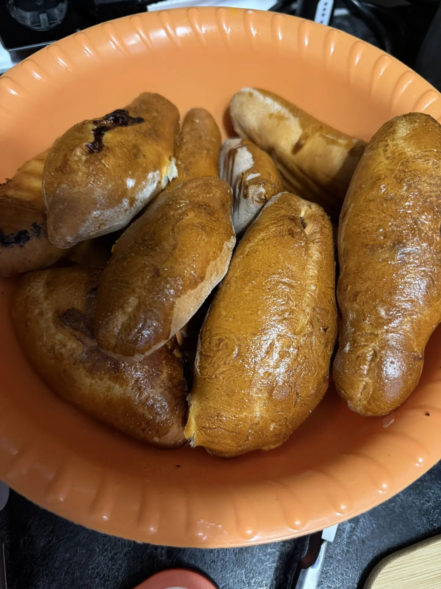 Напекла я своим пирожков в аэрогриле с капустой и мясом , может завтра сама слопаю тоже...