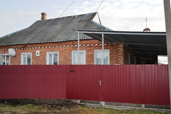 Коттедж кирпичный на двух хозяев в тихом, спокойном месте ст. Тбилисской - 47,5 кв м, 3...