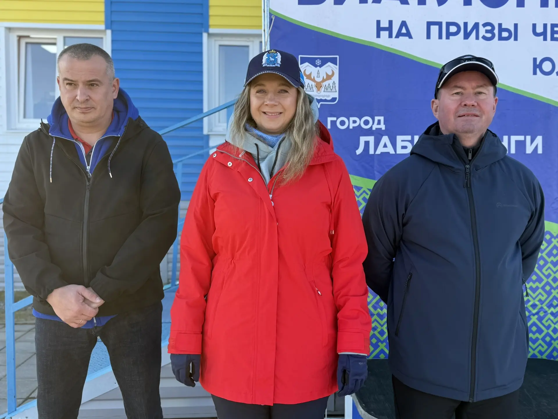На стадионе «Арктика» сегодня по-настоящему жарко - не от погоды, а от накала страстей....