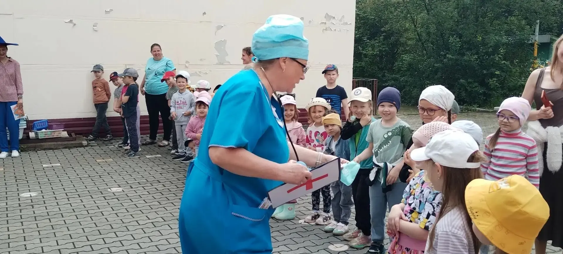 Урок от Доктора Пилюлькина и Стекляшкина🧑‍⚕️
⚘️В Цветочном городе детского сада № 49 «Дом радости»,
