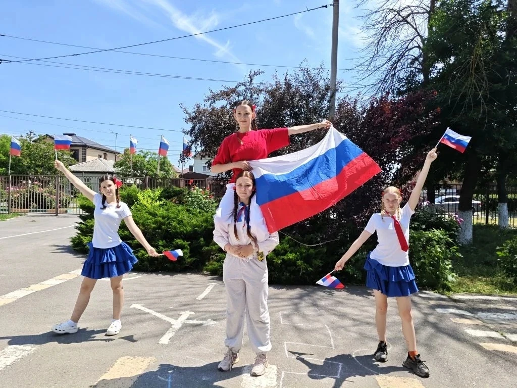 Лето — это не только время каникул, но и пора самых светлых и значимых праздников. Одним из таких дн