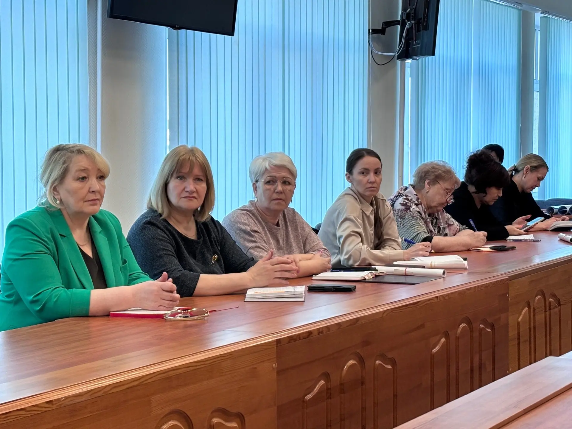 В зале заседания проходит рабочее совещание с главами сельских территорий. Ключевые вопросы повестки