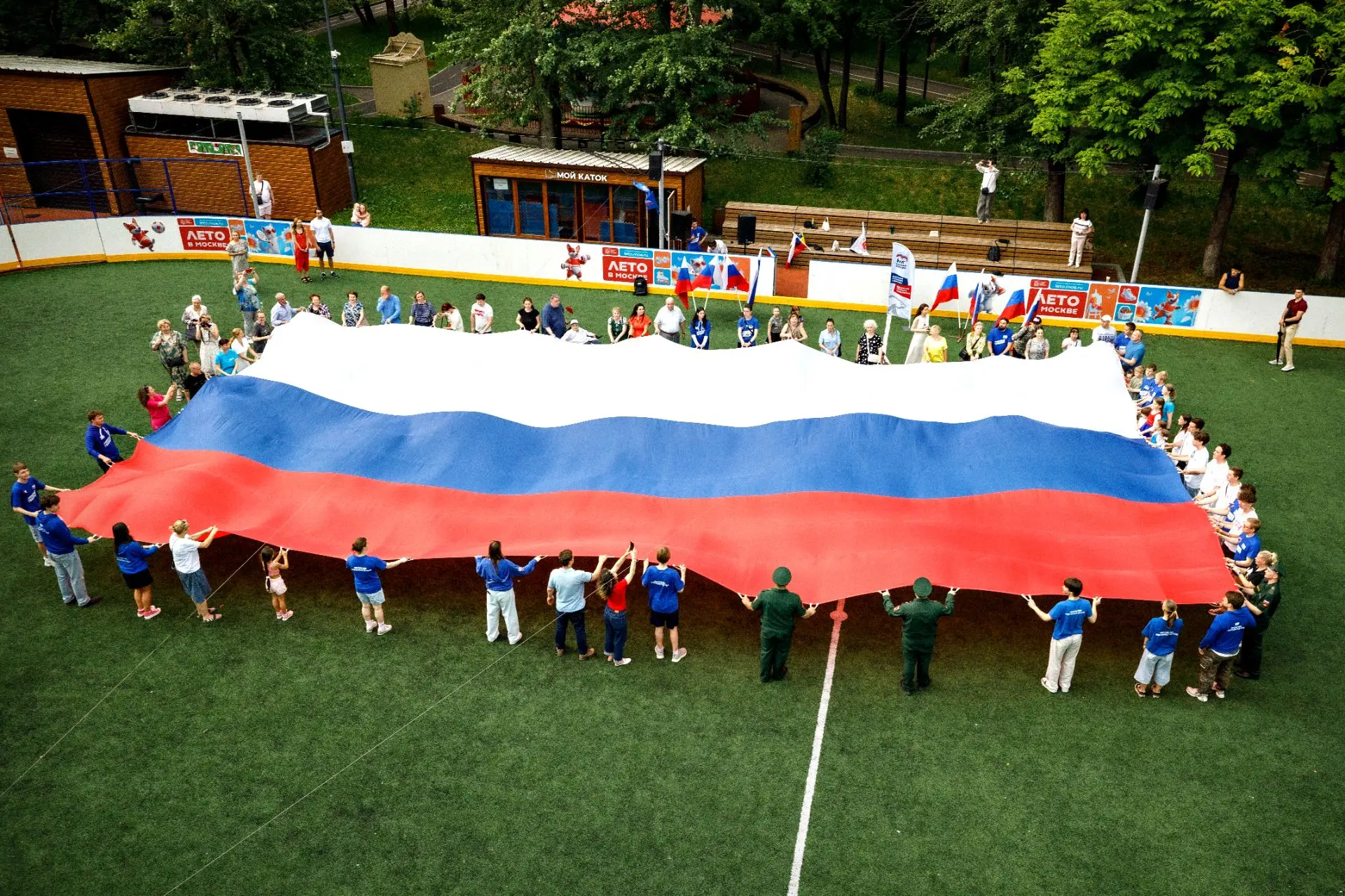 В районе Филевский парк прошел патриотический автопробег «РОССИЯ – ЭТО МЫ!» 🇷🇺 

📆12 июня, в День