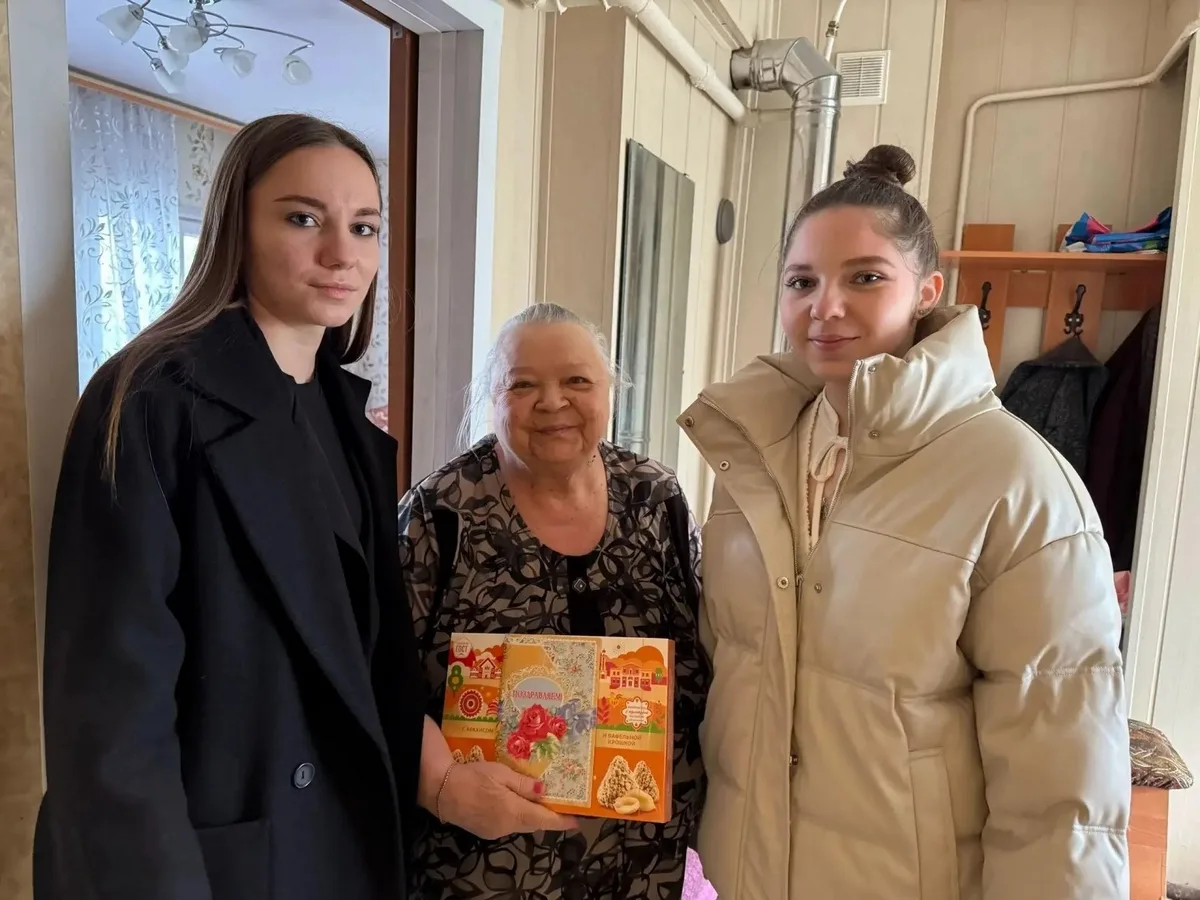 📸 «ДОБРОволец» навестил легендарных педагогов Октябрьской школы​