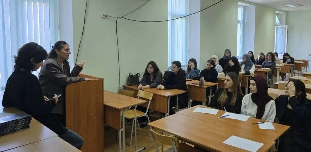 📜📖 Пушкин точно бы не остался в стороне.  Настоящие литературные страсти разгорелись на филологическ