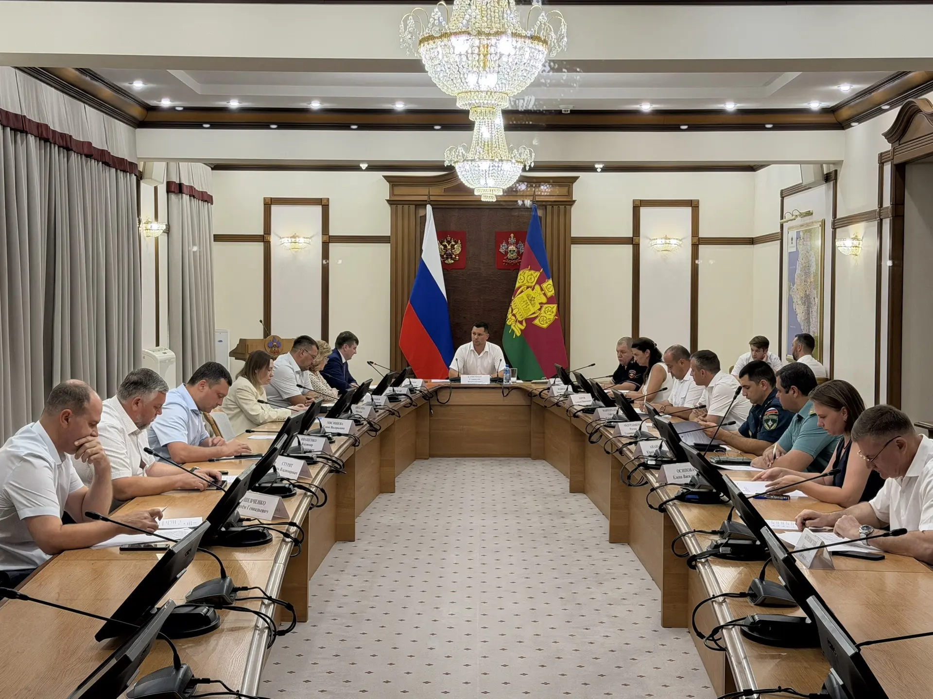 Министр ГО и ЧС Краснодарского края Станислав Камерный провел плановое заседание межвед...