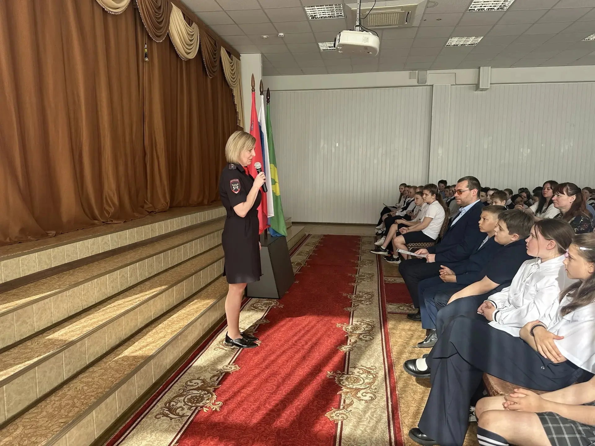 👮‍♀В преддверии летних каникул в лицее прошла важная встреча!  🚔В завершение учебного года инспектор