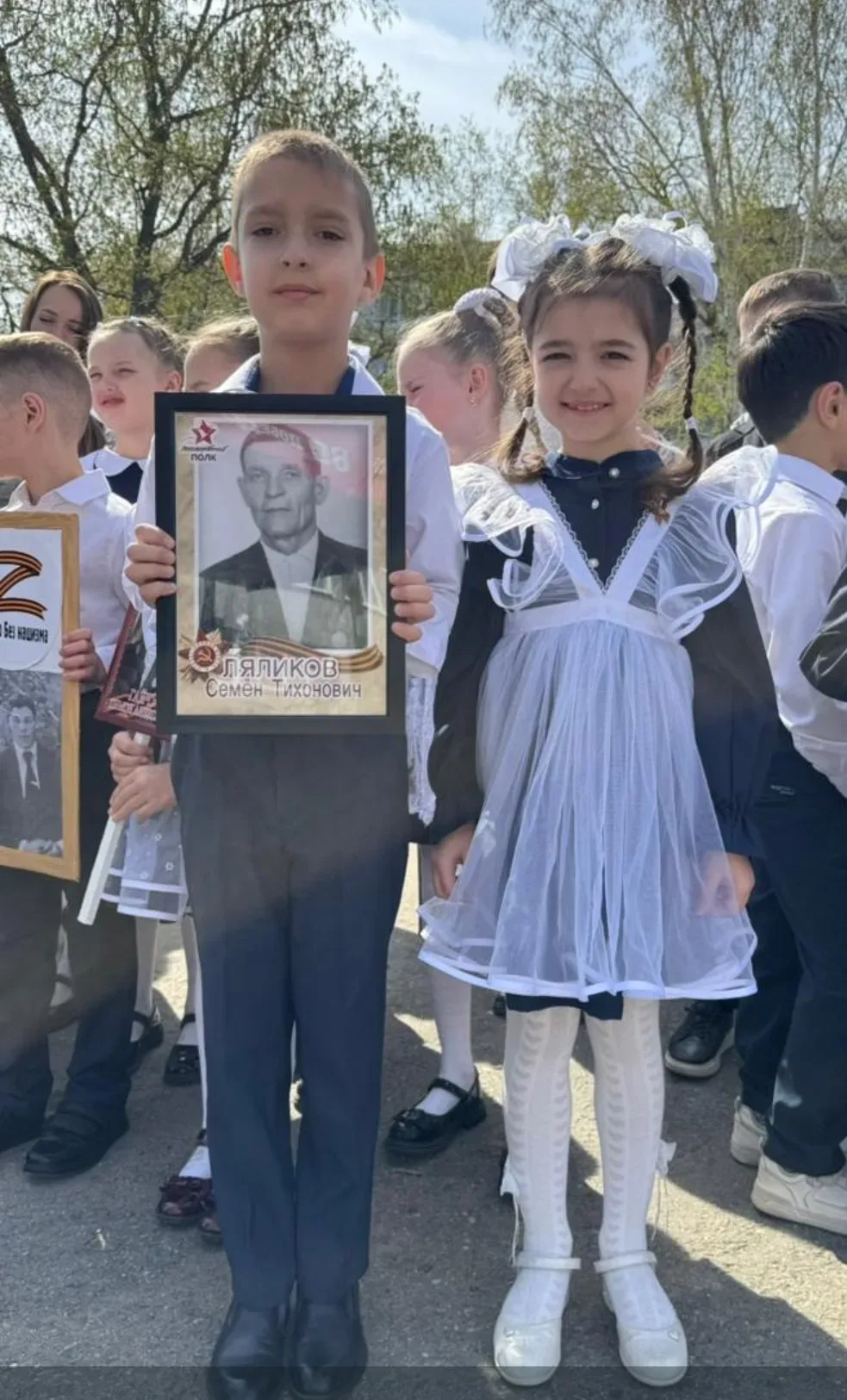 ТОРЖЕСТВЕННАЯ ЛИНЕЙКА ПАМЯТИ🎖   🇷🇺Накануне Дня Победы, в МБОУ "Лицей" прошла торжественная линейка, 