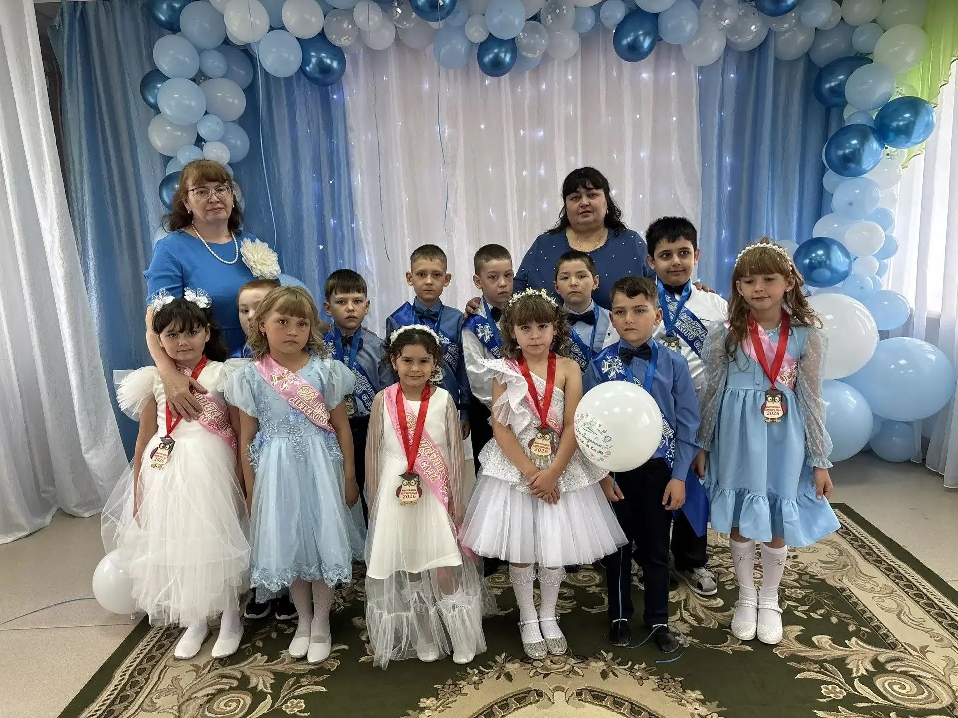 Выпускной бал 💃 в детских садах обычно проходят в конце мая, в последнюю неделю месяца...
