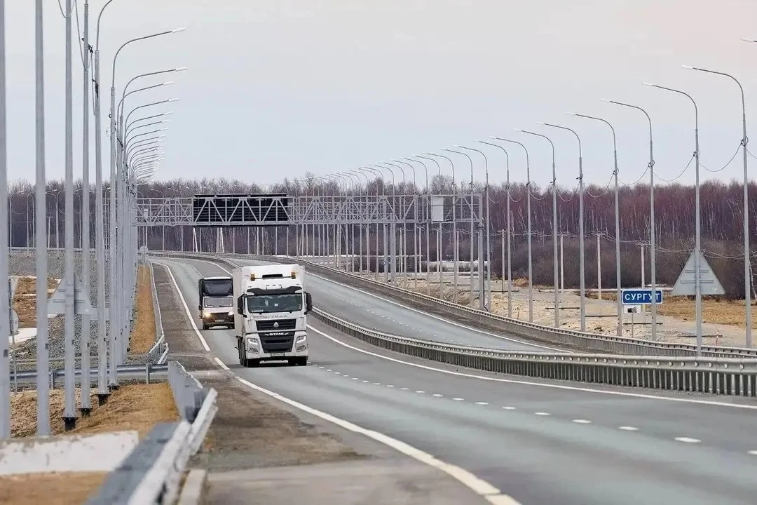 Власти ХМАО обязали отложить создание подсветки на мосту через Обь.