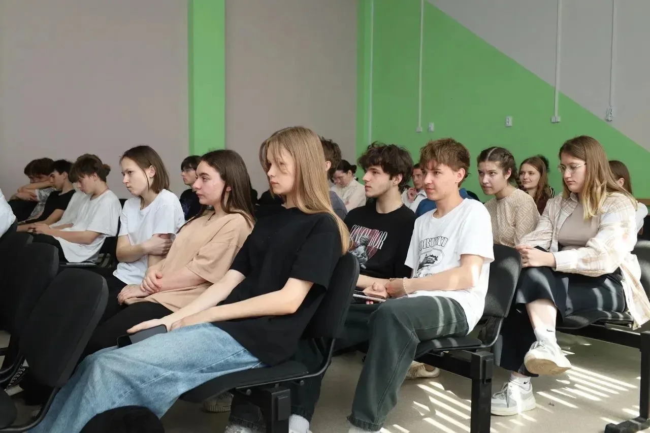 19 мая на базе ГБОУ СОШ №1 с.Приволжье и  ГБОУ СОШ с.Хворостянка состоялась профориентационная встре