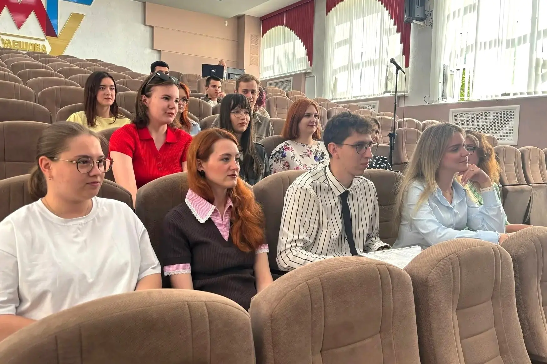В Беларусь... не за картошкой 🇧🇾  Май в нашем универе – это всегда «привет, Белоруссия». 19 студенто