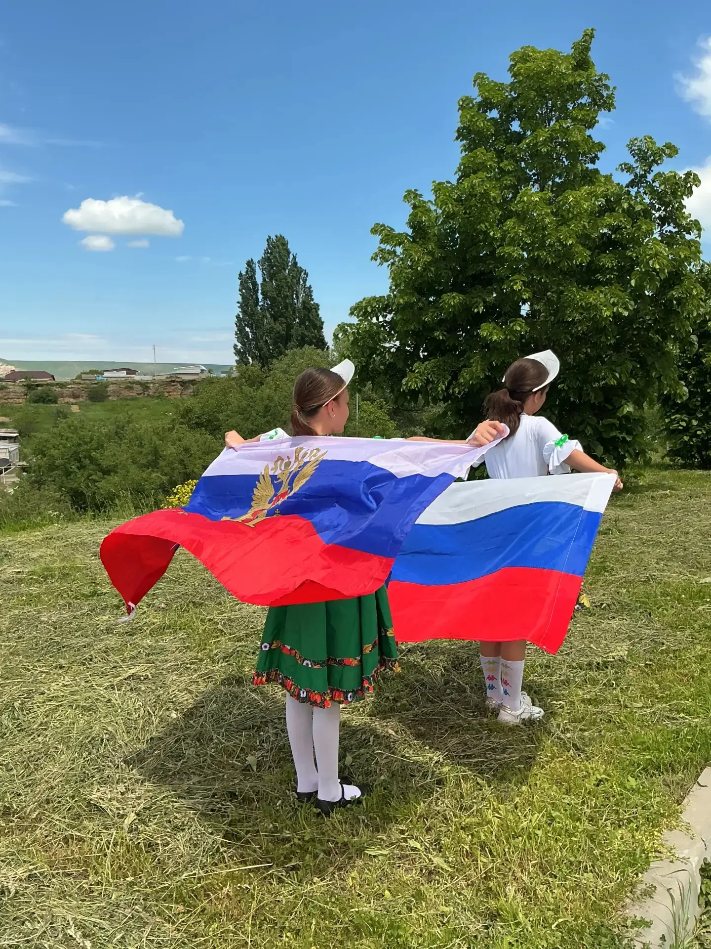Тематический день «Мы — едины, мы — Россия!» прошёл в лагере «Светлячок» при СОШ №11🇷🇺🇷🇺🇷🇺
Мас