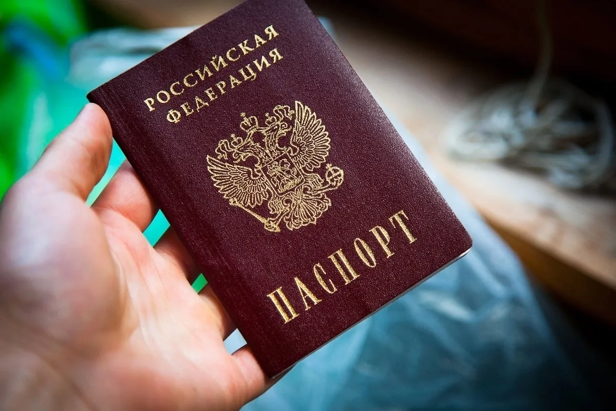 Сохранение фотографий паспорта на телефоне или их отправка через мессенджеры может увел...