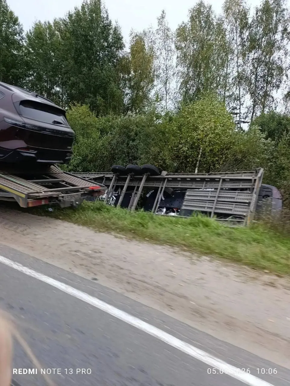 В Касимове автовоз с машинами опрокинулся в кювет