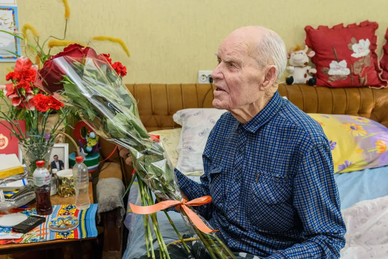 🇷🇺🎗 Ветеранам Великой Отечественной войны вручили подарки от Главы ЛНР Леонида Пасечника  Первые поз