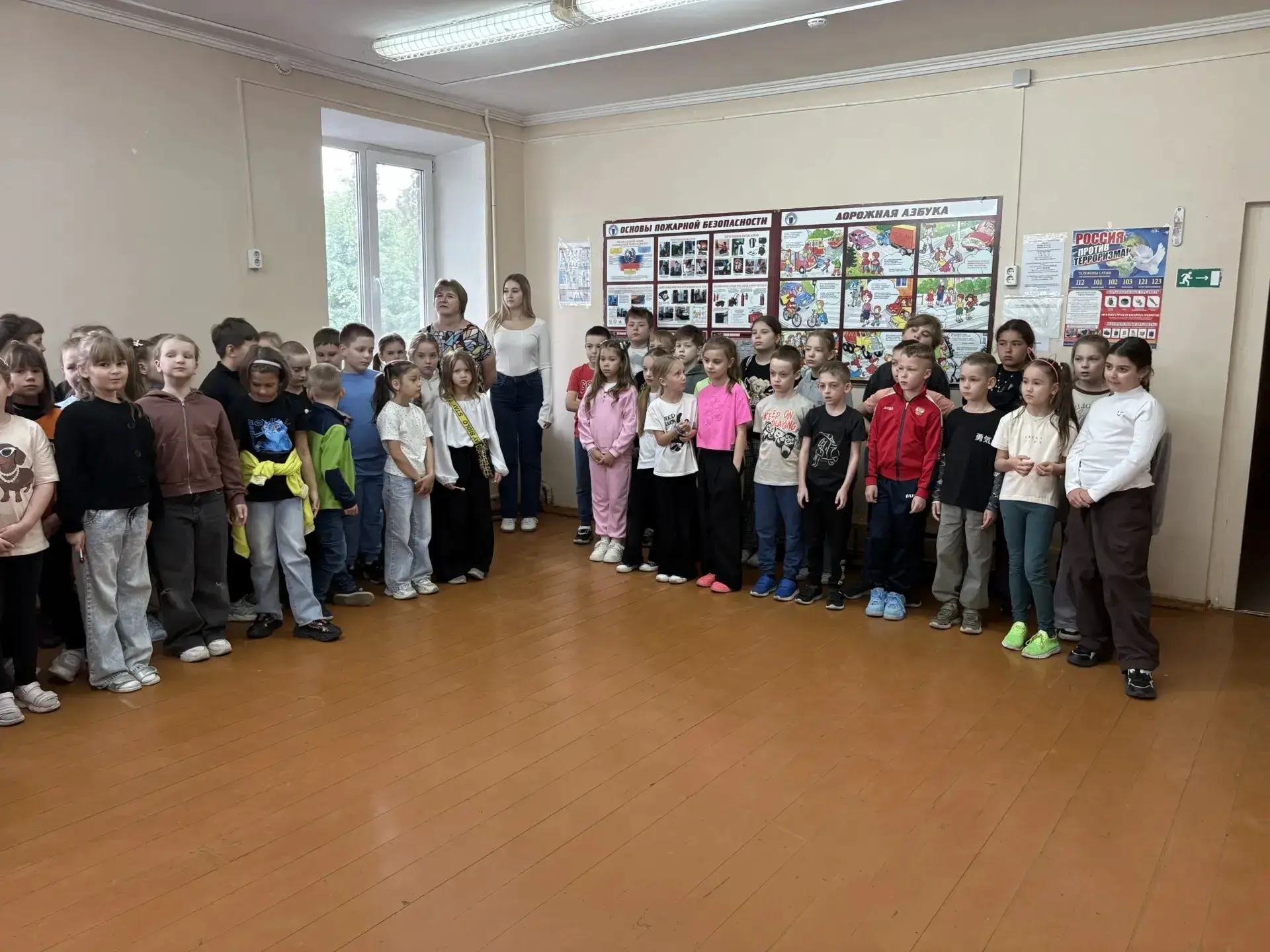 Сегодня в нашем лагере на линейке ребята вспомнили о правилах пожарной безопасност, отв...