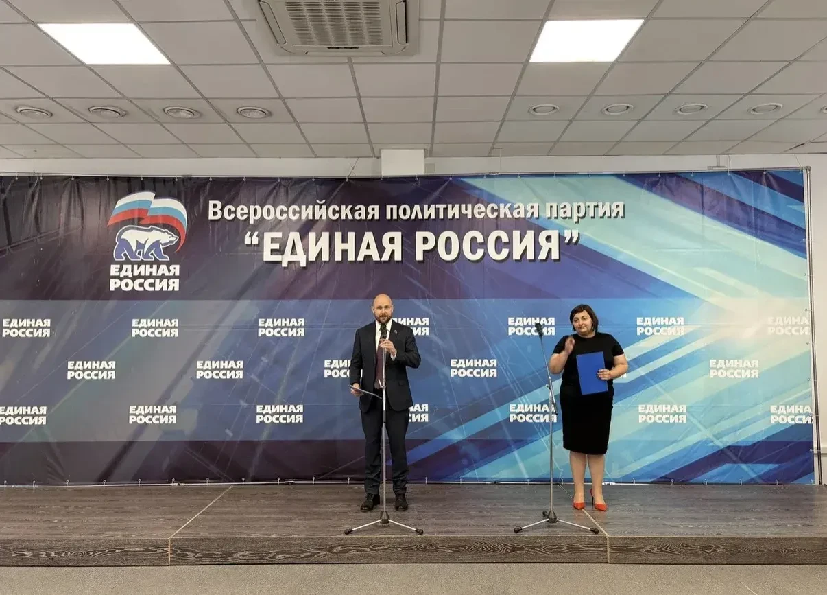 Сотрудники ВФ РГУ СоцТех отмечены благодарностями за вклад в развитие гражданских инициатив
 
Директ