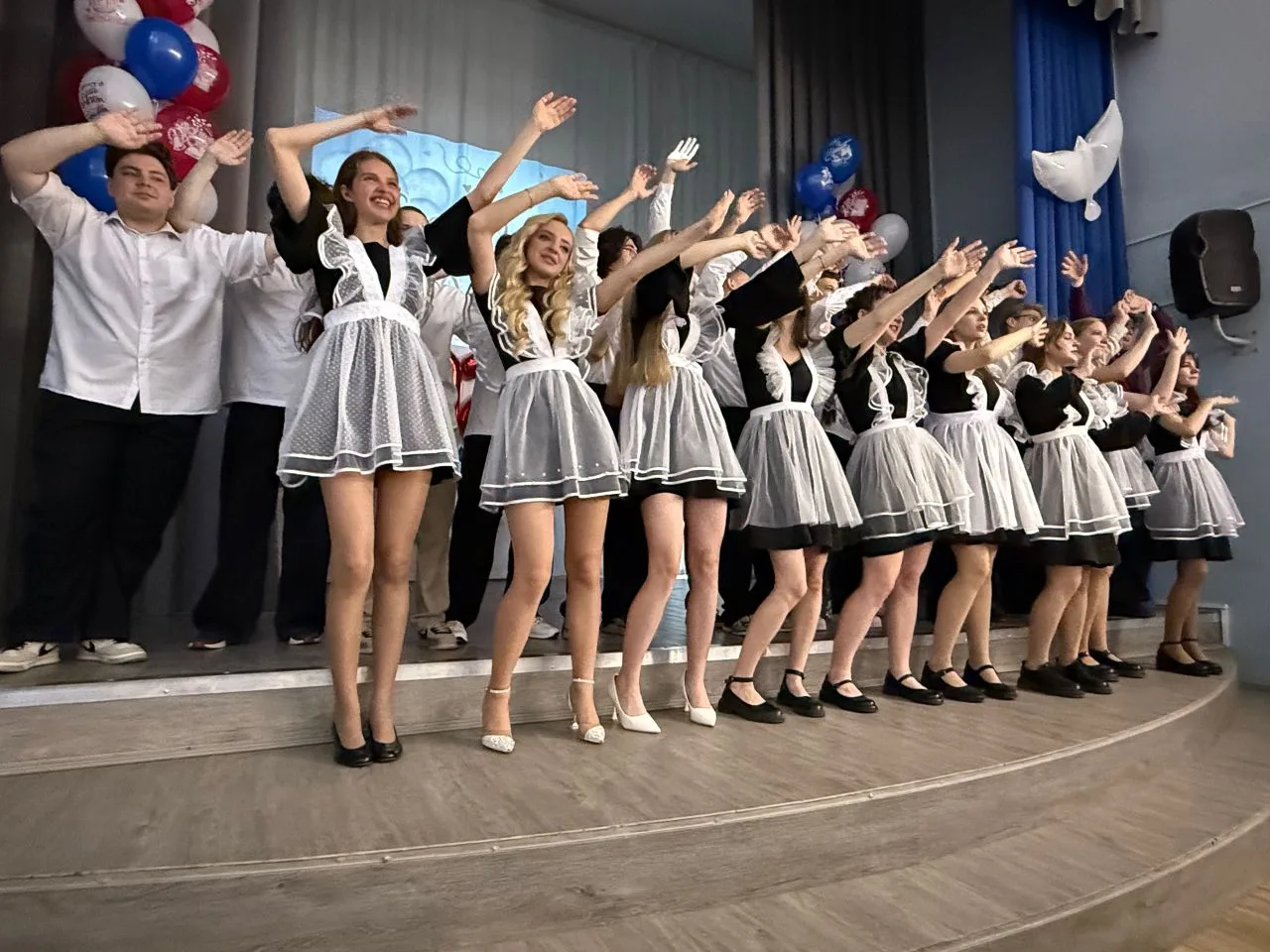 🎉 Последний звонок — начало большого пути!   В Центре образования №4 прозвучал последний звонок для 