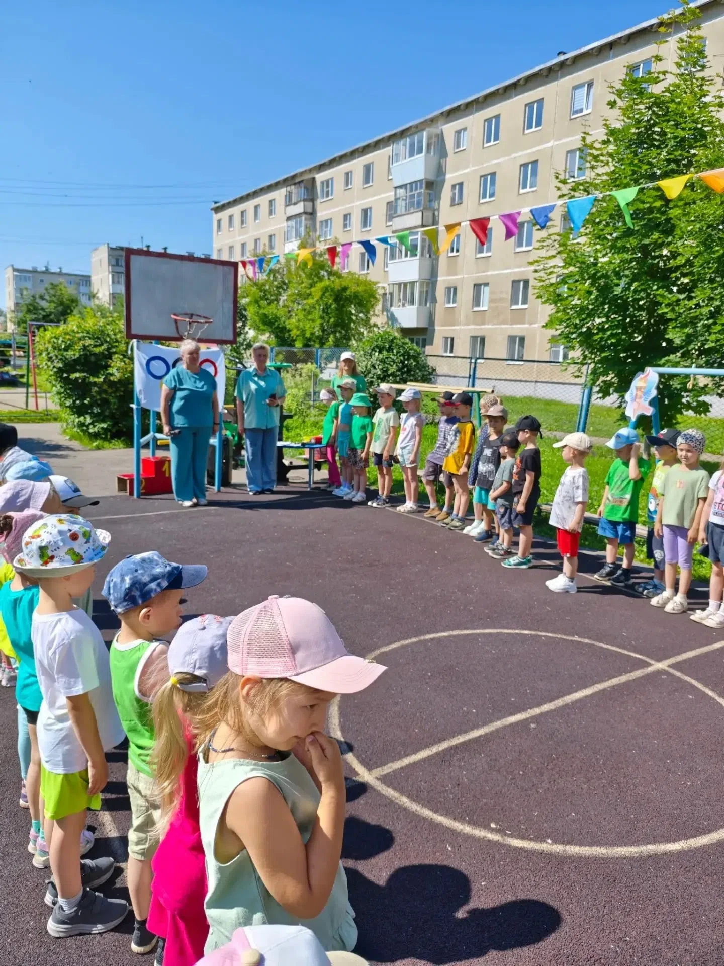 Сегодня в нашем детском саду спортивный праздник - Закрытие Малых Олимпийских Игр✨️🎉
Малые Олимпийс