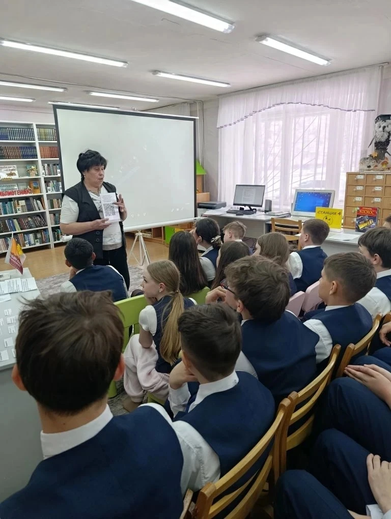 Путешествие к звёздам: 7б класс в гостях у 37 библиотеки 🚀📚  7 апреля ученики 7б класса совершили ув
