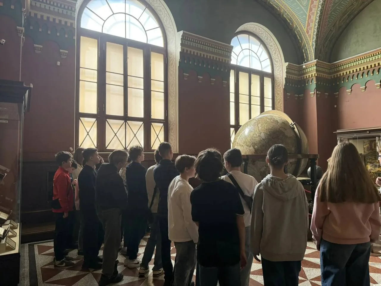 А вот ещё одна история о том, как прошли каникулы 👇  Ученики 7К класса побывали на увлекательной экс
