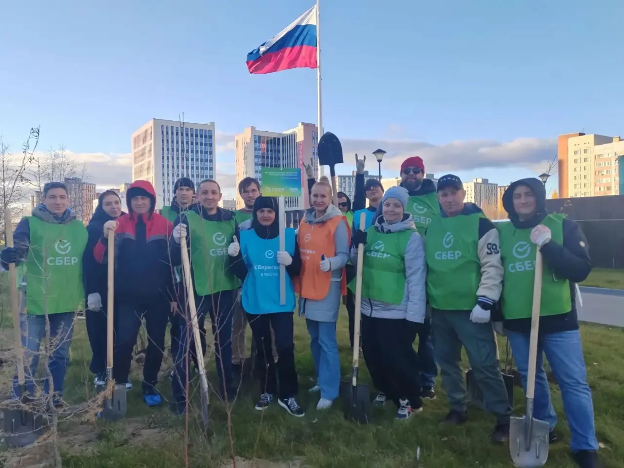 🌳 Новый Уренгой становится зеленее с каждым днём!