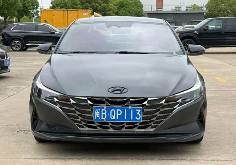 🔥 Hyundai Elantra — эффектный корейский гаджет на колесах, который притягивает взгляды на парковке,