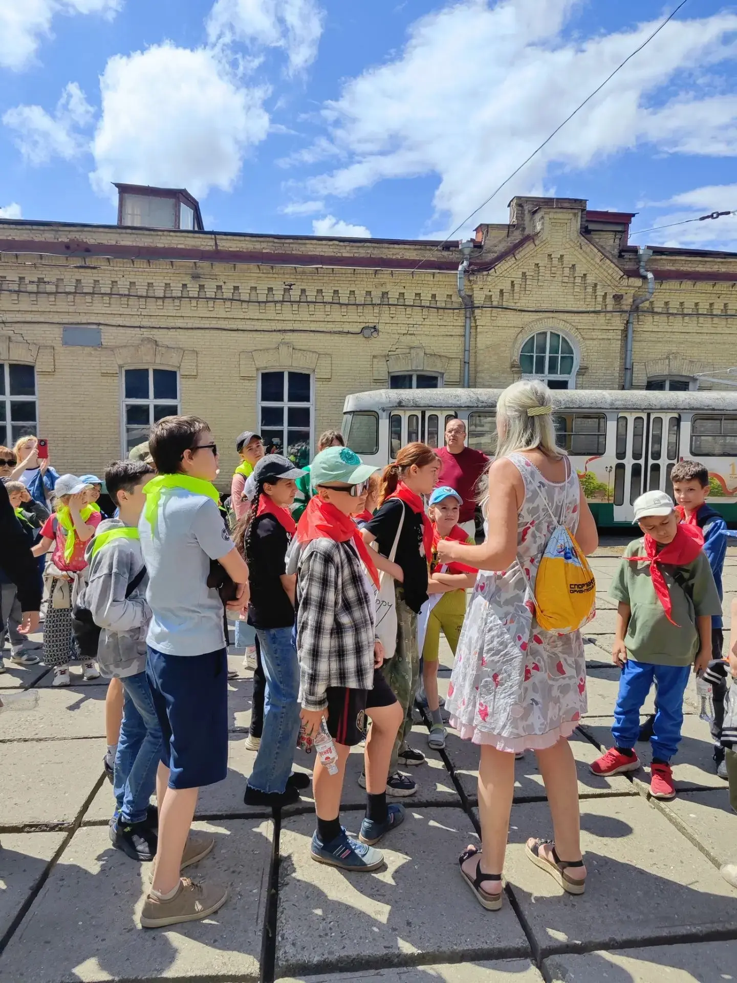 🚃 10-й день в пришкольном лагере: День открытий и свежего воздуха!

Сегодня ребята отправились в ув