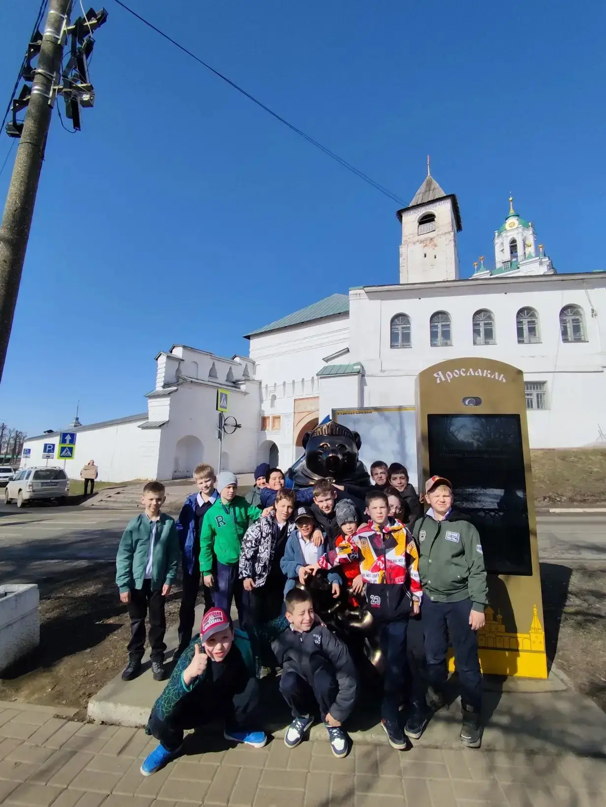 ✨Сегодня ученики 3 Б класса в рамках краеведческого проекта "Кристалл истории"💎 посетили Ярославский