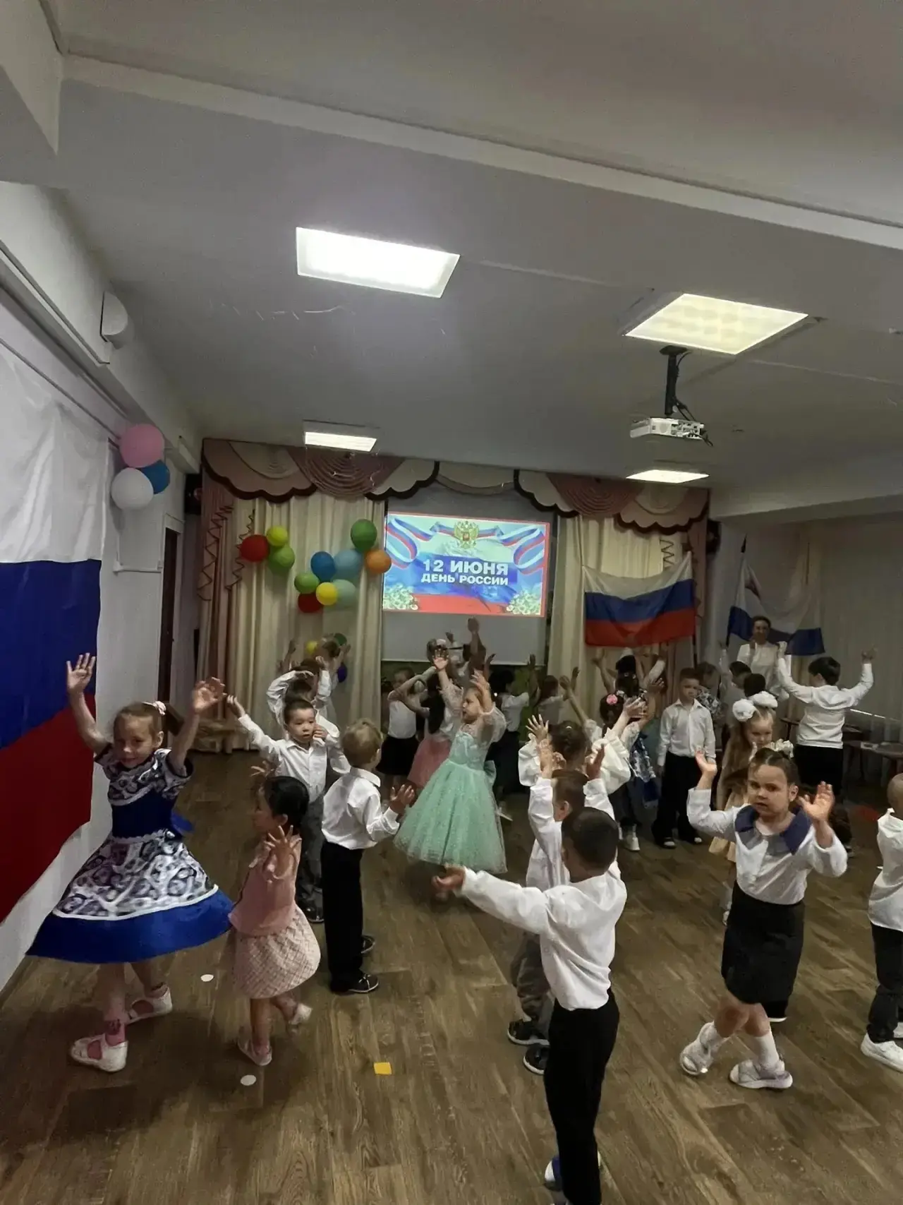 12 июня наша страна отмечает замечательный праздник - День России.

Накануне Дня России в детском са