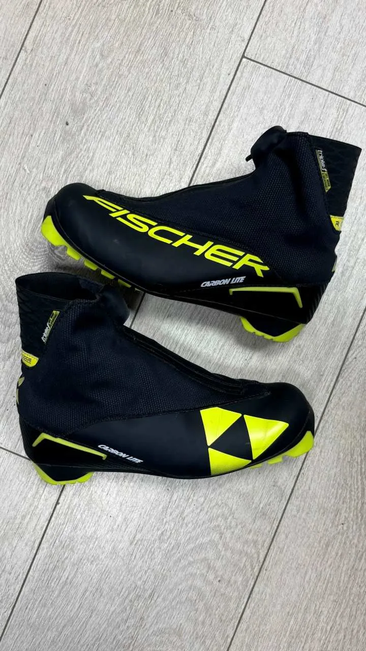 Лыжные ботинки Fischer Carbonlite Classic 38 NNN жен/юниор