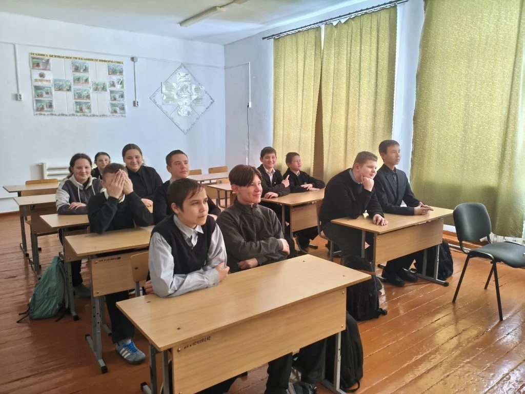 В нашей школе прошёл урок мужества, посвящённый памяти героев и основам гражданской отв...