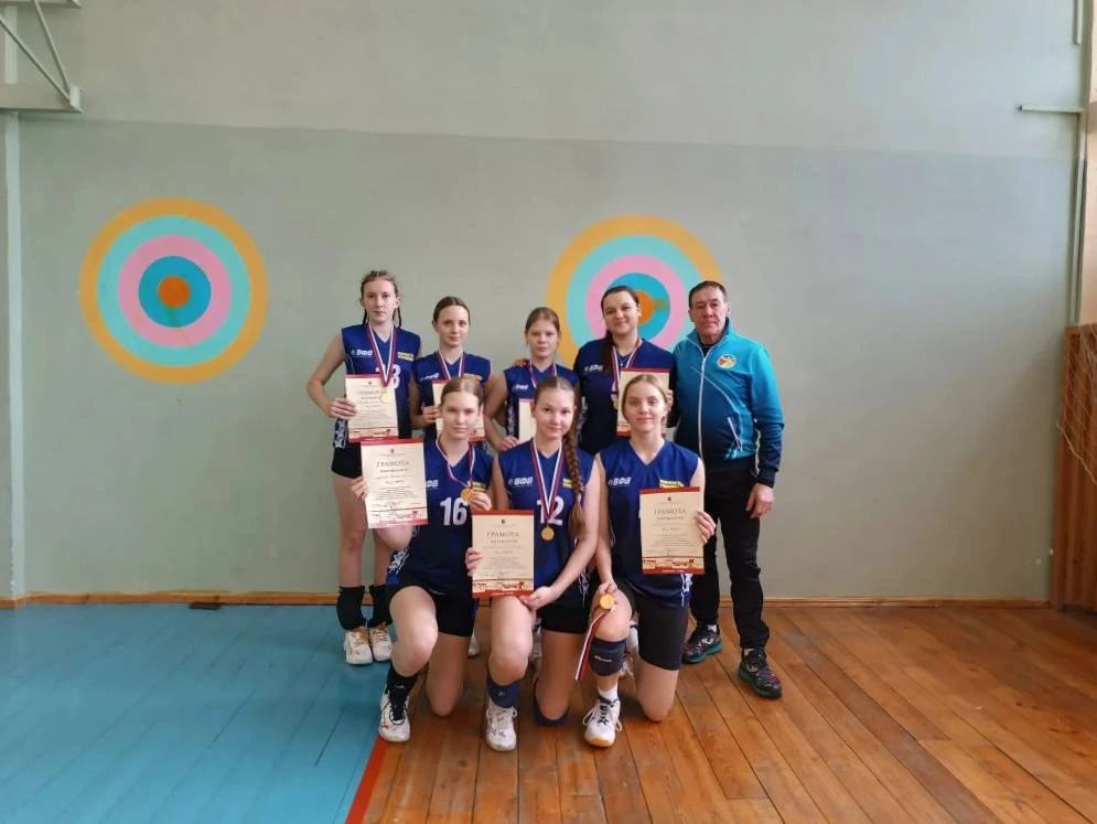 Движение вверх 🆙   С 20 по 21 марта 2026 года прошел турнир по волейболу среди старших девушек на ку