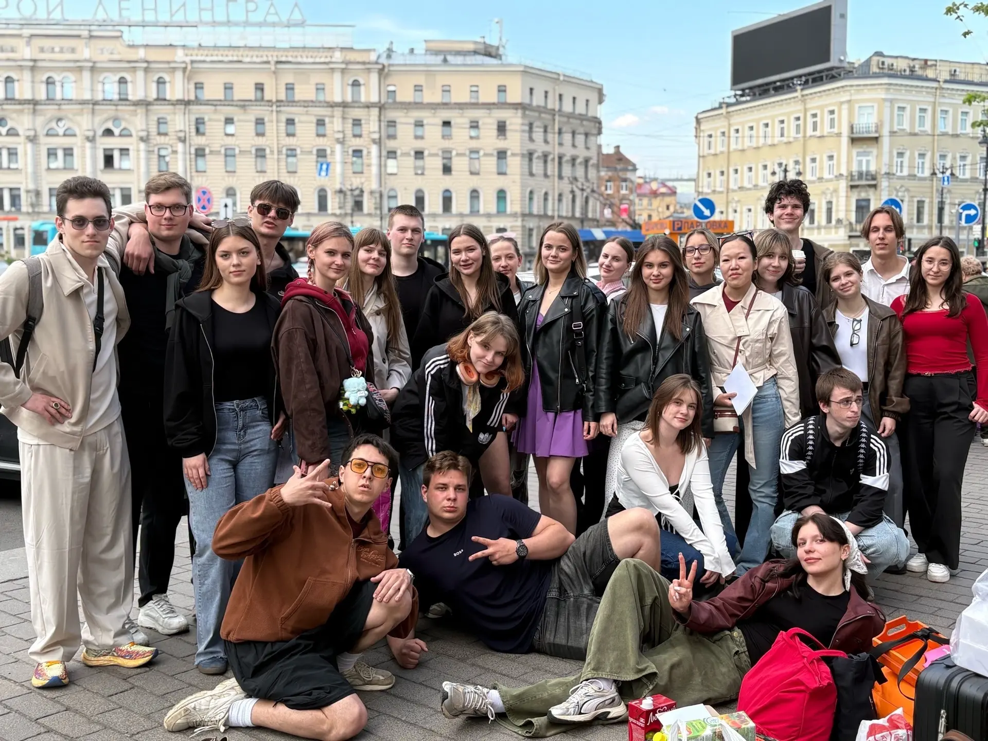 Традиционное путешествие активистов ИнЭИ в Санкт-Петербург уже стало самым долгожданным...