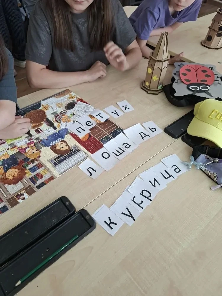 Чем живёт наш лагерь: от шахмат до дорожных знаков!🙋‍♀️

В лагере кипит жизнь, и каждый день наполн
