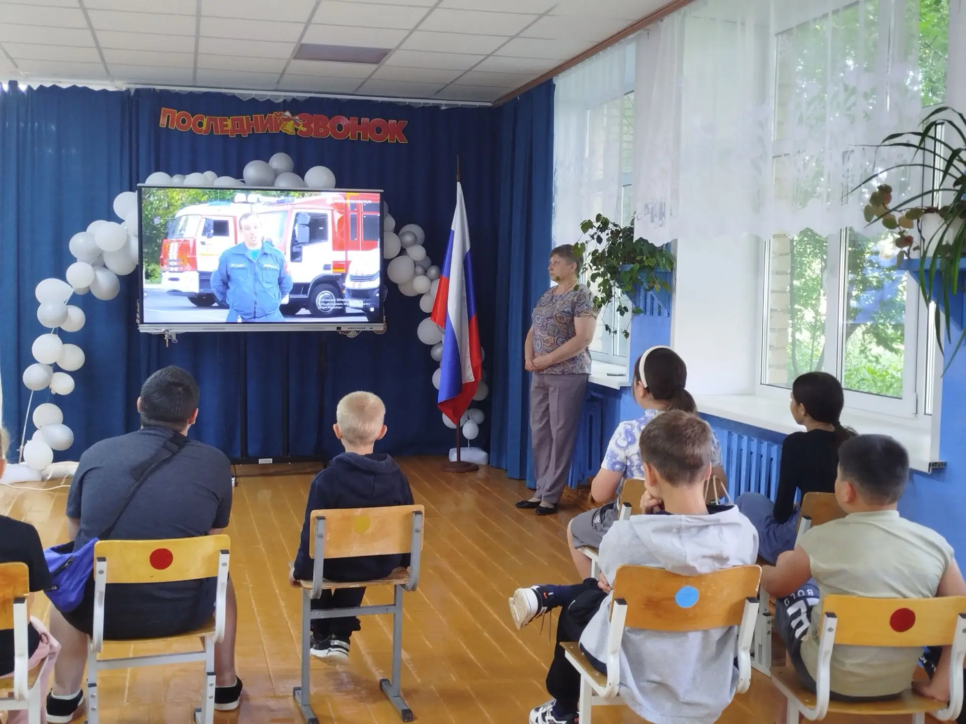 "Мир вокруг". Под таким названием прошел день  в нашем лагере.  Традиционная  бодрая  зарядка дала р