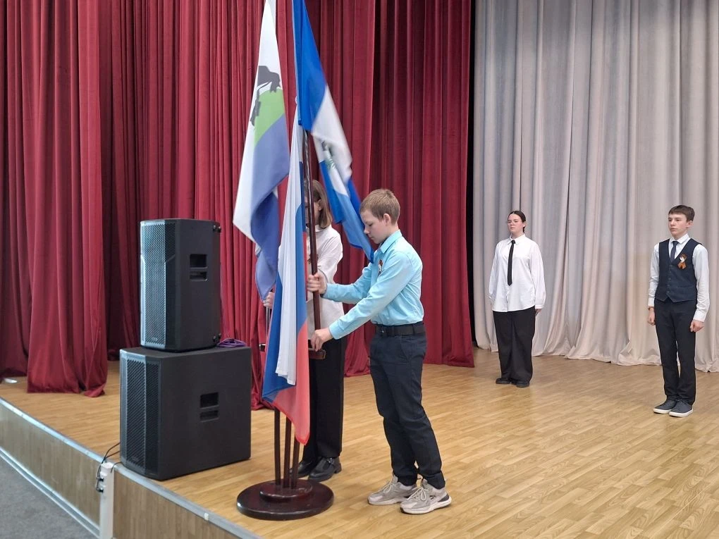 🌟 Дорогие друзья! Новая учебная неделя стартовала с ярких традиций! 🌟  Сегодня наша школа собралась 