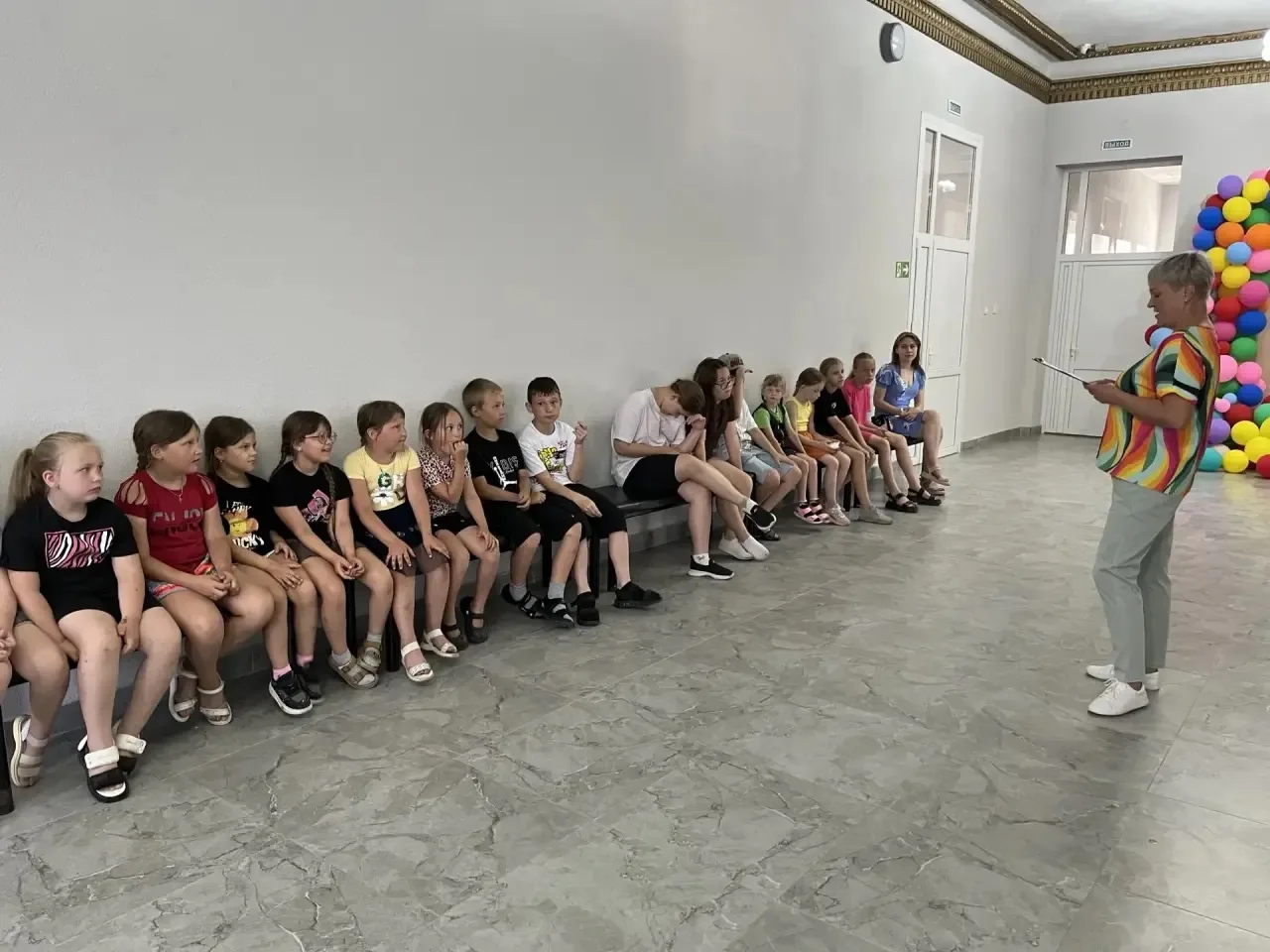 В Доме культуры х. Садки прошла игровая программа для детей «Веселое путешествие».

Дети отправились