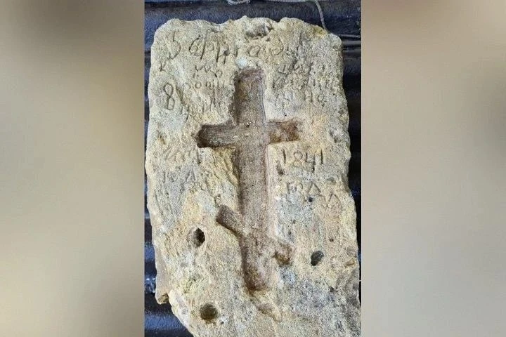 🪦 В Севастополе выставили на продажу «надгробие XIX века» за 1 млн рублей