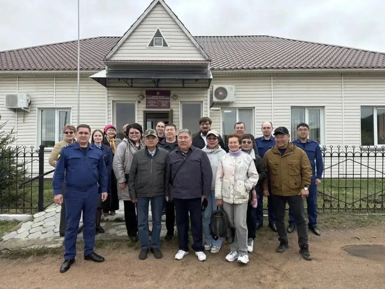✨Ветераны и работники прокуратуры Бурятии высадили деревья в
Тарбагатайском районе
 
🌲Ветераны прок