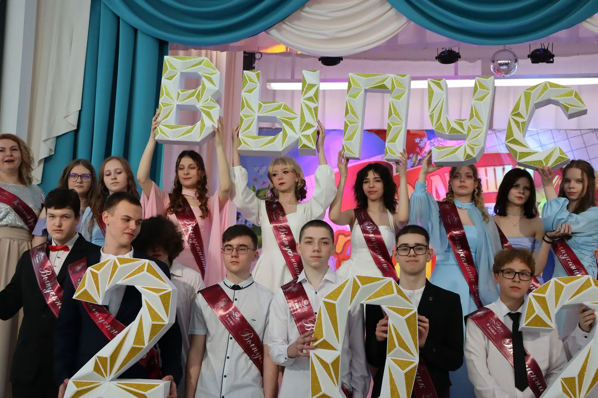 Последний звонок 2026
Сегодня в стенах нашей родной школы наступает поистине знаменательный, незабыв