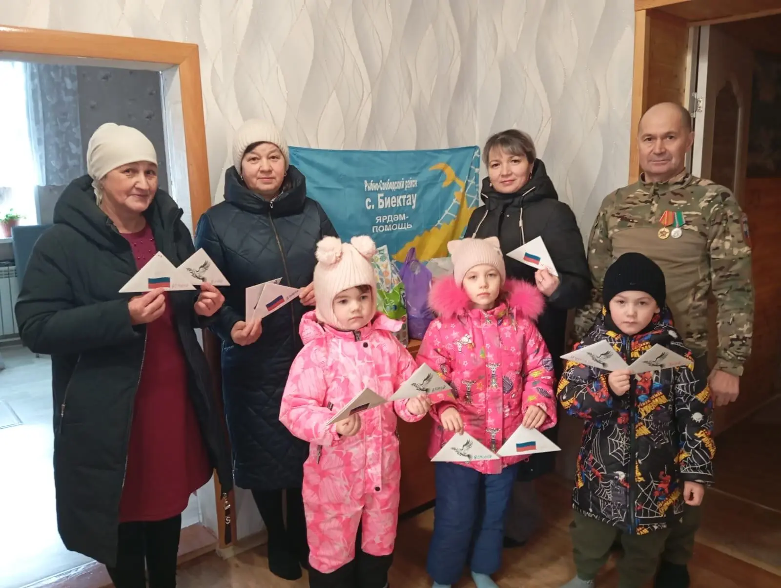 Һәр төбәк, һәр ил тыныч хезмәттә, изге яуда батырлык, чиксез каһарманлык үрнәге күрсәткән геройлары 