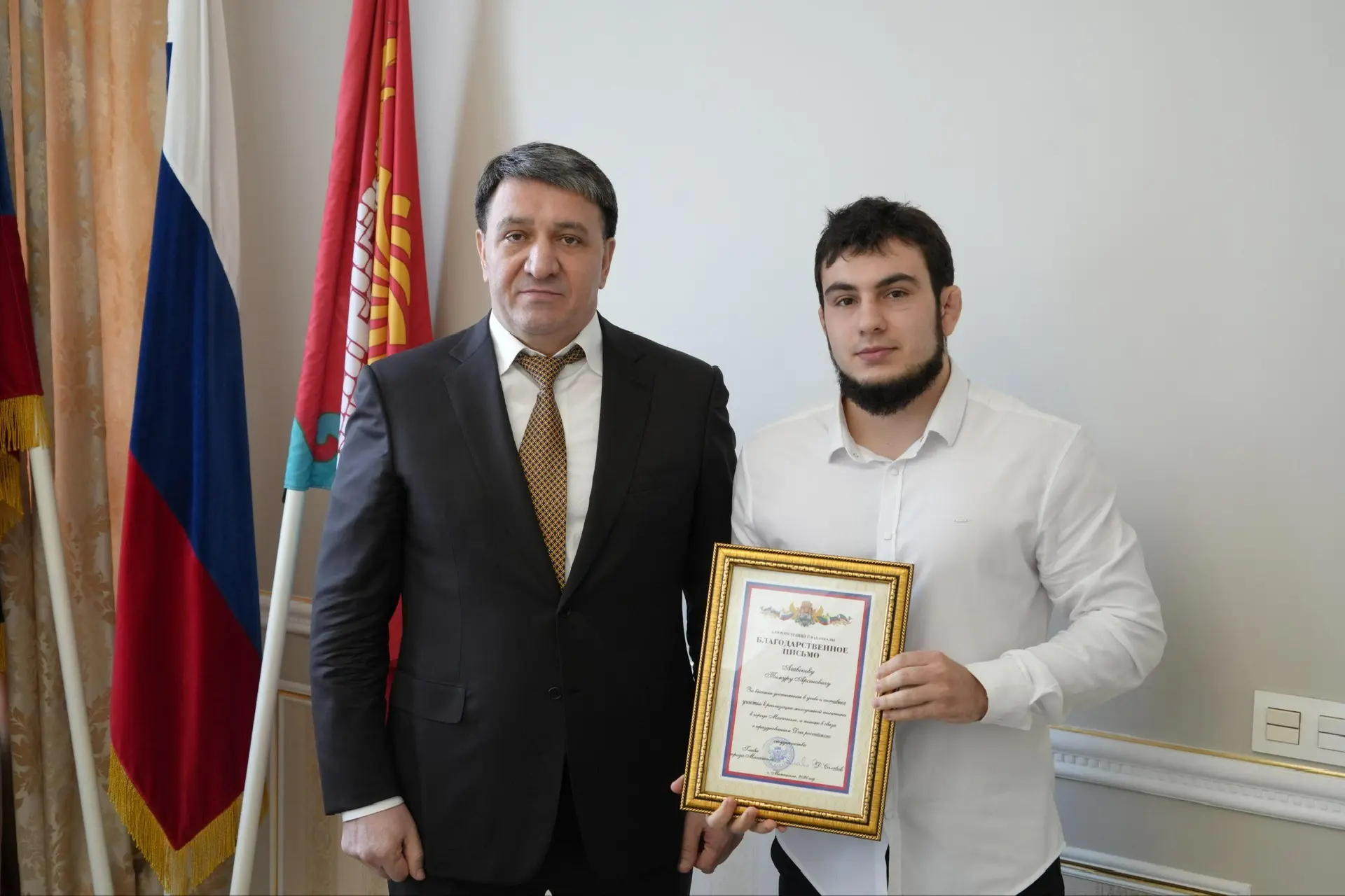 Глава Махачкалы Джамбулат Салавов провёл встречу с активистами столицы — студентами вуз...