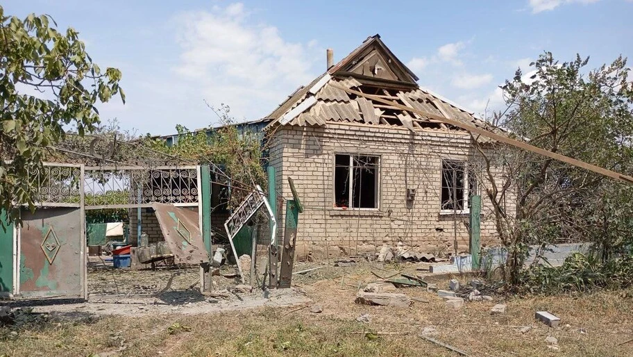 Военнослужащий ВС РФ: киевские террористы пытаются изолировать мирных жителей Алешек