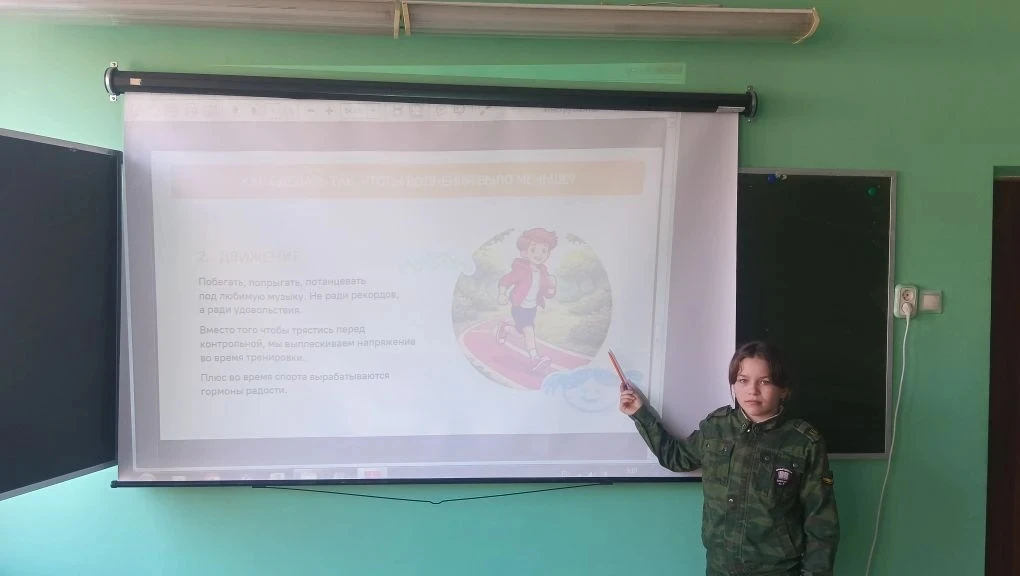 Утро новой учебной недели в нашей школе традиционно началось с торжественной церемонии поднятия Госу