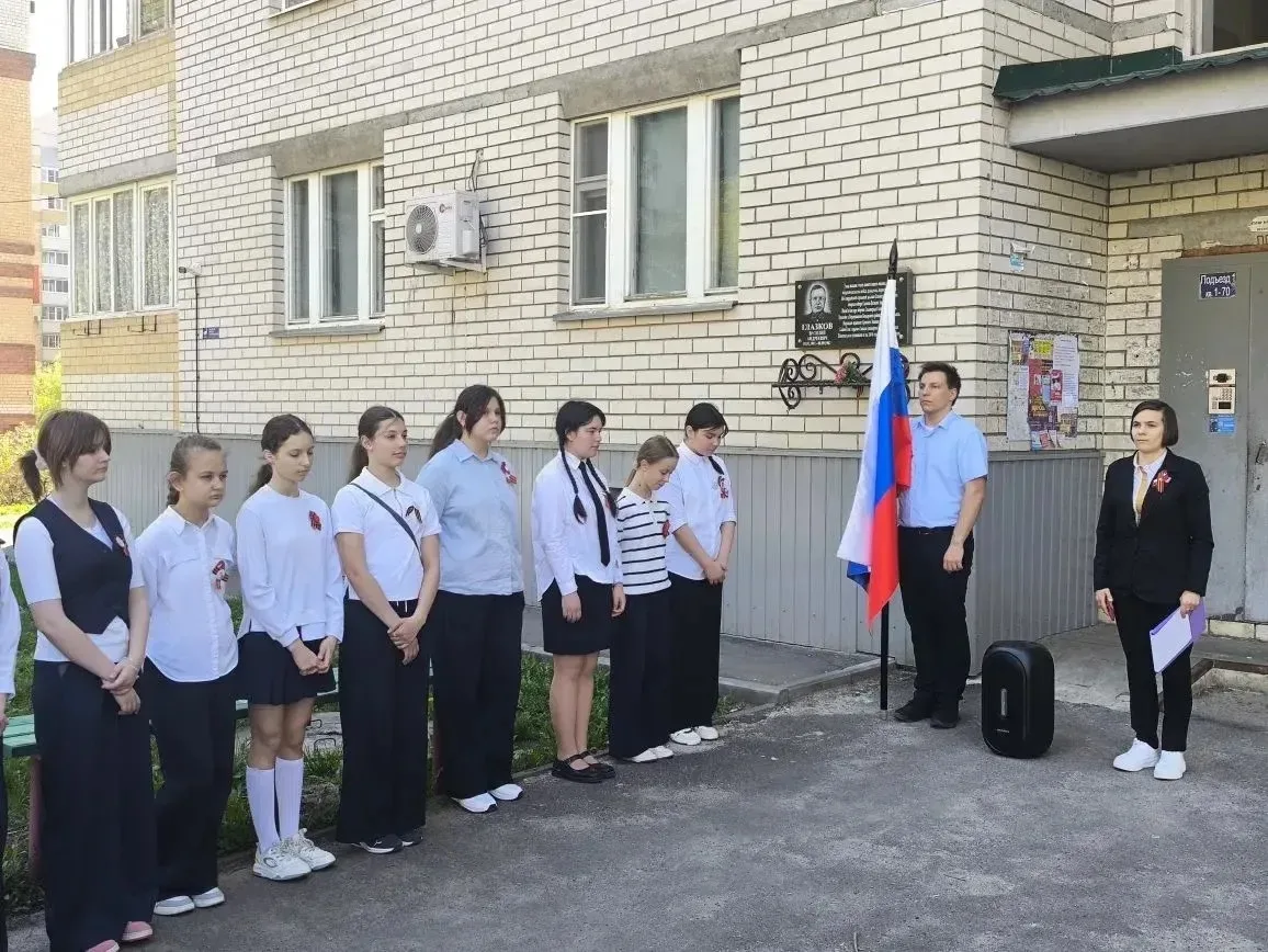 Сегодня советник директора по воспитанию и учащиеся нашей школы почтили память героя Великой Отечест